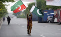  Pakistani police besiege Imran Khan’s home as handover deadline runs out 