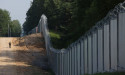  Migrants with children stuck at Poland’s border wall 