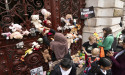  Children leave teddies outside Foreign Office as part of call for Gaza ceasefire 