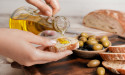 Exploring Olive Oil and Bread Pairings: A Guide to Selecting the Right Oils for Dipping