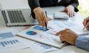 Is Samuel Heath & Sons Showing Warning Signs? Insights from FTSE 100 Companies Performance Trends