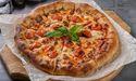  Domino’s Pizza (ASX:DMP) Shares Steady in ASX 200 Index Coverage 